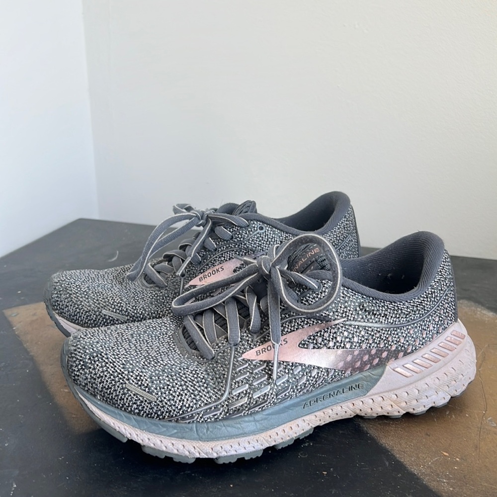 Brooks Adrenaline GTS 21 lavender women’s size 6